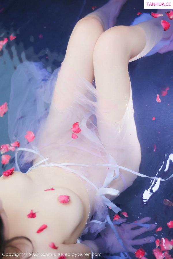   [XiuRen]高清写真图 2025.01.17 No.9778 桃妖夭 浴池美腿第69张图片